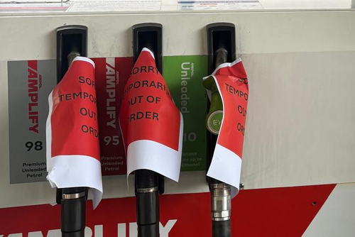 Um posto de gasolina Ampol em Neutral Bay, um dos favoritos dos motoristas nas praias do norte de Sydney, ficou vazio.  