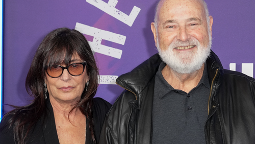 Michele Singer Reiner, Rob Reiner no SNL50: The Homecoming Concert no Radio City Music Hall em 14 de fevereiro de 2025 em Nova York, Nova York