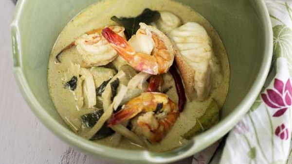 Marion Grasby's Thai seafood green curry