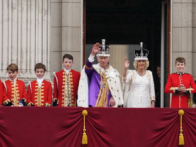 King and Queen take to the balcony of Buckingham Palace