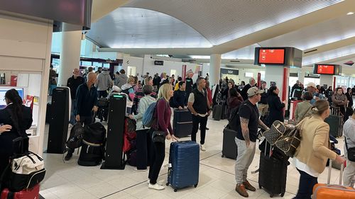 I voli dell'aeroporto di Perth sono stati bloccati a causa di un grave problema di rifornimento