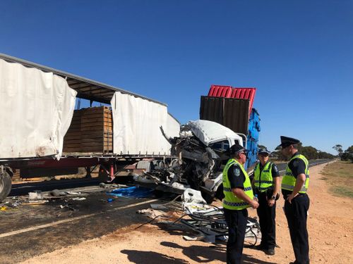 The B-Double driver tried desperately to alert the oncoming truck driver. (9NEWS)