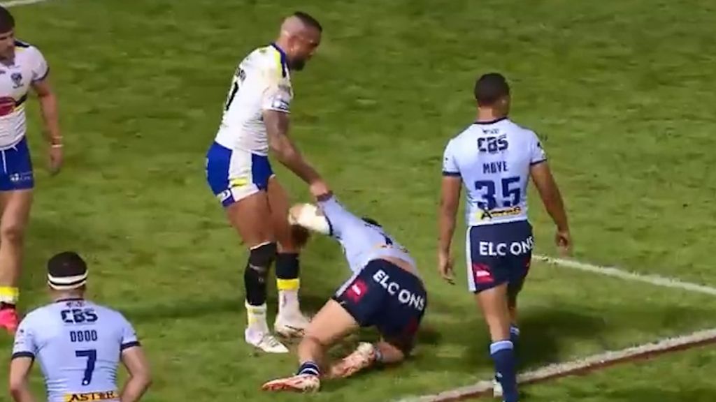 Paul Vaughan attempts to pull Sione Mata&#x27;utia to his feet in the Super League.