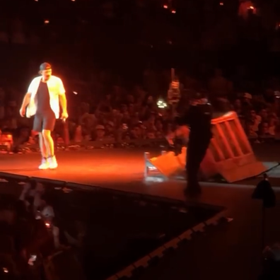 Morgan Wallen flipping piano