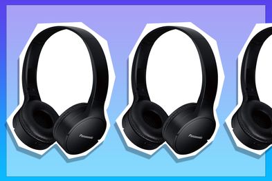 9PR: Panasonic headphones