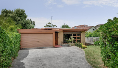 Retro home in Melbourne's scorching hot school zone gets passed in at auction.