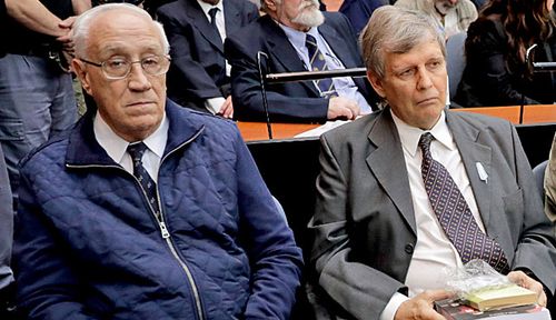 Jorge Eduardo Acosta, (left), a former Argentine navy captain, and Alfredo Astiz, second from left, a former navy spy nicknamed 'the Angel of Death'. (Photo:AP).