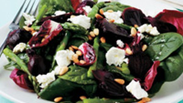 Beetroot, spinach and goat's cheese salad