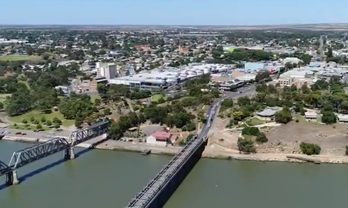 The South Australian community of Murray Bridge is in the grips of a dangerous ice problem. (9NEWS)