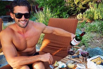 @annaheinrich1: @mrtimrobards has learnt a lot from The Bachelor #picnictime  @PostRanchInn