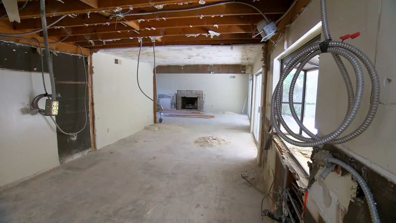 Flipping 101 With Tarek El Moussa Season 1 Ep 3 A Baptism by Fire
