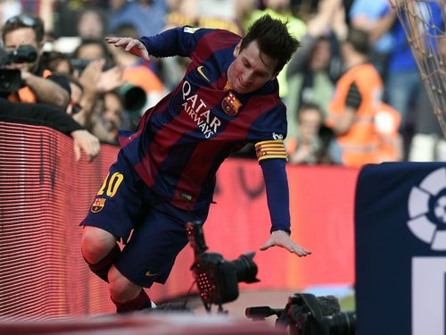 Lionel Messi suffers embarrassing slip after scoring 400th club goal