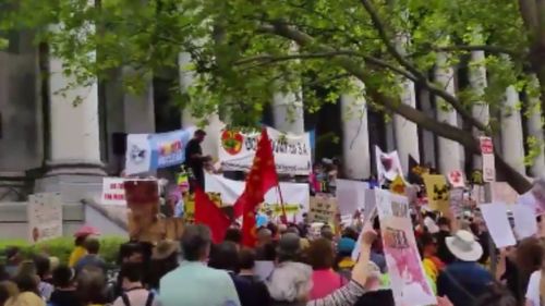 Hundreds have protested plans for nuclear dumping in South Australia. (9NEWS)