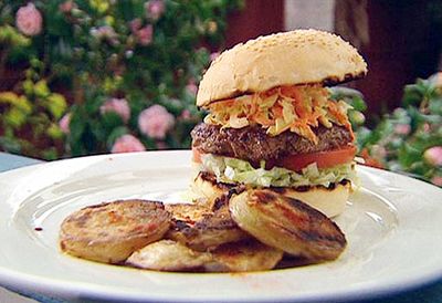 American burger with chilli potatoes