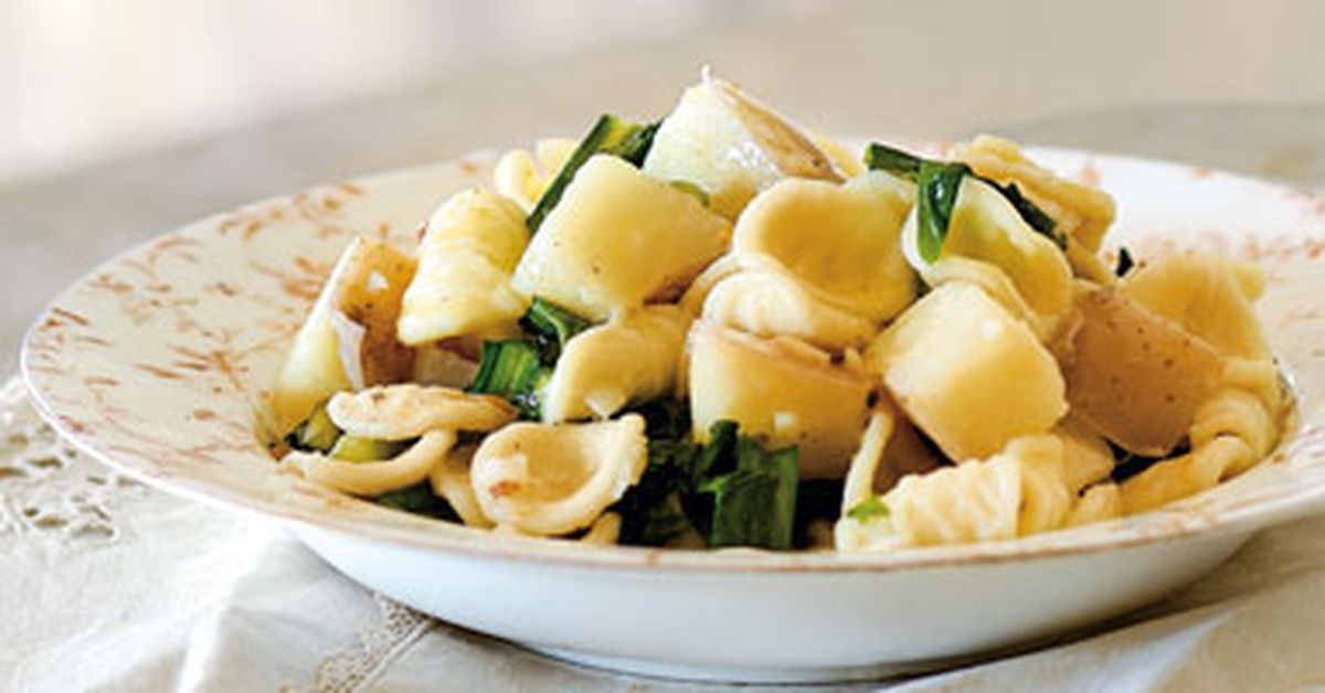 Orecchiette with potatoes, garlic and chicory - 9Kitchen