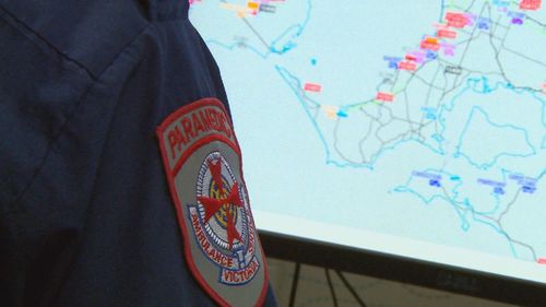 Triple-Zero Victoria recebeu mais de 3 milhões de ligações no ano passado, uma média de 8.500 por dia.﻿