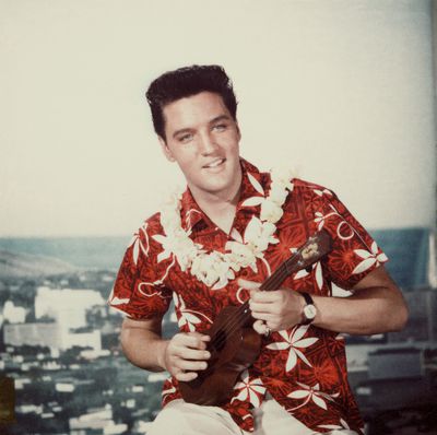 1977: Elvis Presley dies