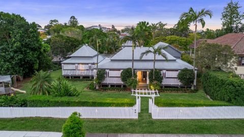 auction renovated queenslander sells well above reserve domain 