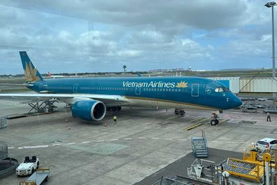 sami lukis flies business class to vietnam with vietnam airlines