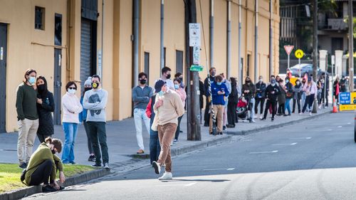 People in St Kilda, Melbourne, waiting to get tested.