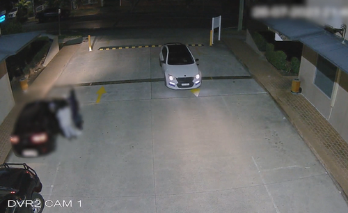 La police a publié des images de vidéosurveillance d'une Lexus, qui aurait été volée, liée à la fusillade de Ferenc « David » Stemler
