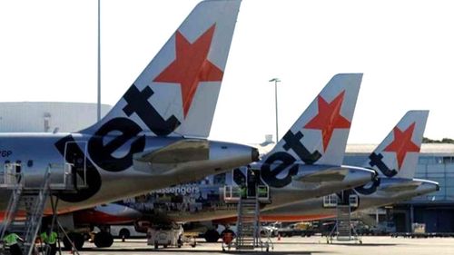 Jetstar flight from Melbourne to Sydney delayed for 80 minutes after passengers kicked off for unruly behaviour