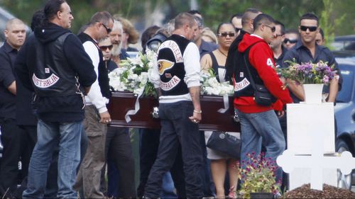 The coffin of Anthony Zervas is carried to his grave site at Rookwood Cemetery in western Sydney in March 2009. (AAP)