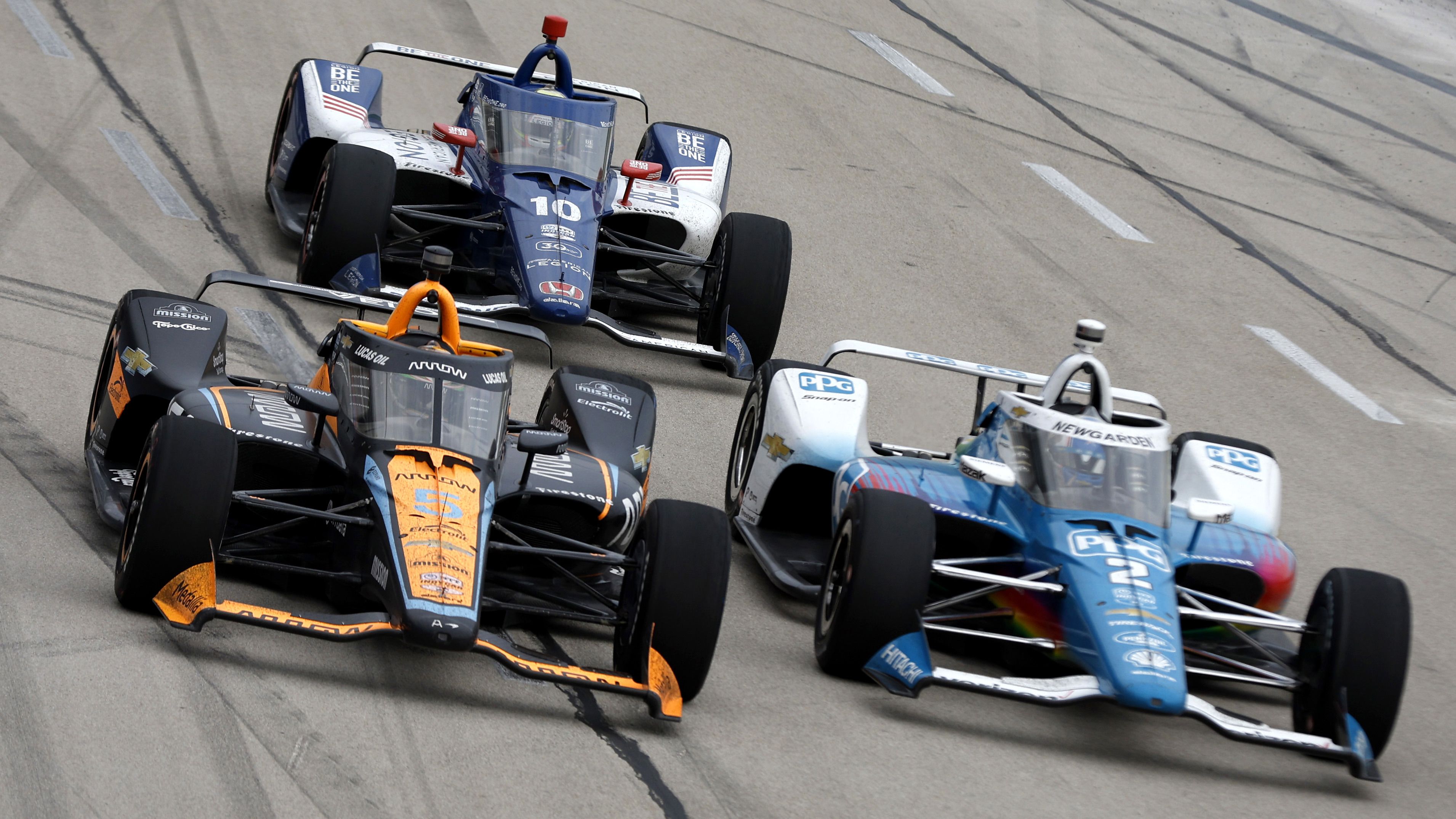 Pato O&#x27;Ward (front left) narrowly edges ahead of Josef Newgarden (right) with Alex Palou in tow.