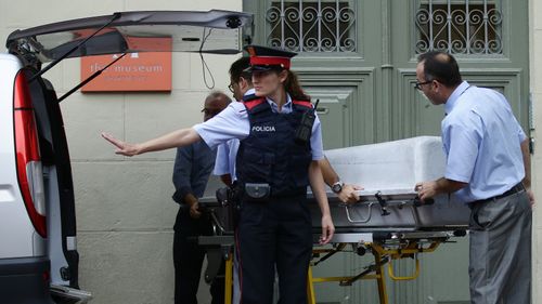 Workers bring a casket to the Dali Theatre Museum in Figueres, Spain. (AAP)