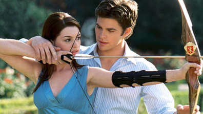 Anne Hathaway og Chris Pine i The Princess Diaries 2: Royal Engagement.