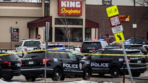 La fusillade de masse dans un supermarché de Boulder, au Colorado, a eu lieu moins d'une semaine après que huit personnes ont été tuées dans une série d'attaques contre des spas à Atlanta.