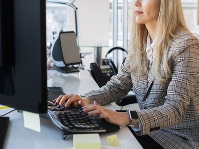 Business woman working at the office