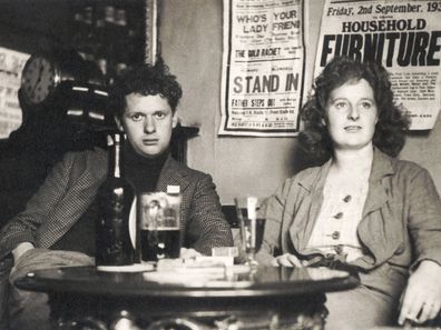 Dylan Thomas - ritratto del poeta gallese con la moglie Caitlin Thomas.  1914-1953