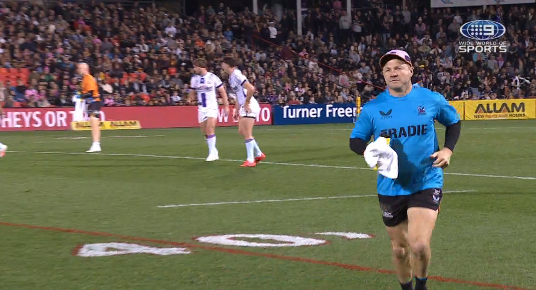 LIVE: Ex-Storm gun roasted by ref while running drinks