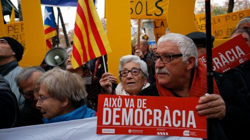Catalan separatists gather, prepare independence vote