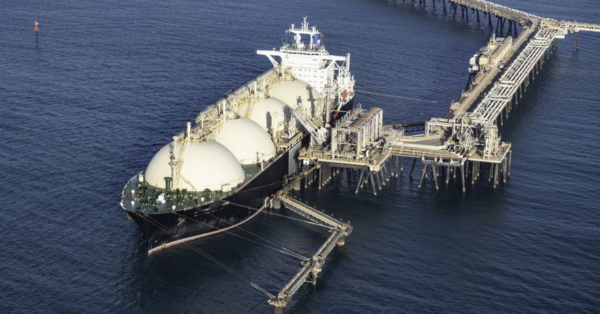 Aussies back tax hike after senator's beer vs gas exchange goes viral