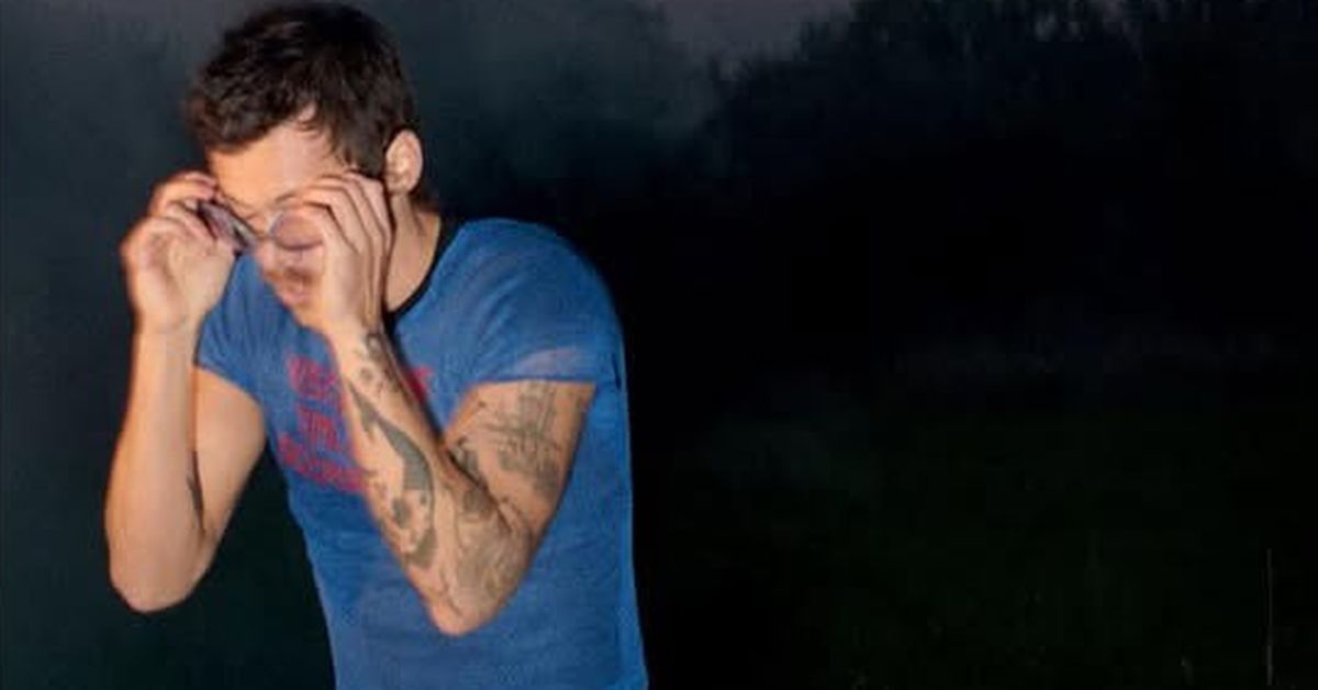 With just one picture, star sends millions into a frenzy