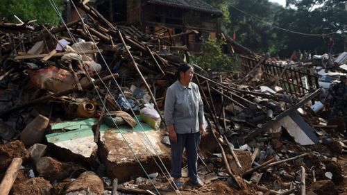 China earthquake death toll passes 400