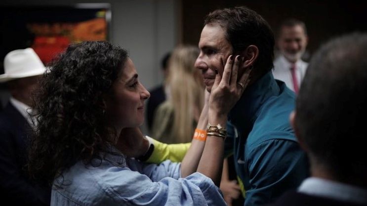 Rafael Nadal and wife Xisca embraced after his Roland-Garros victory.