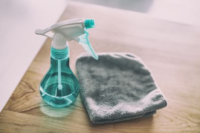 Microfibre cloth and cleaning spray