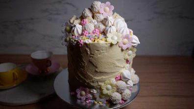 Food presenter Jane de Graaff's gender reveal cake make from supermarket ingredients 