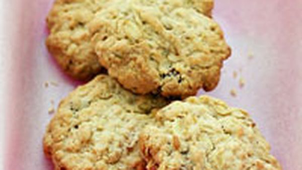 Oat and raisin cookies