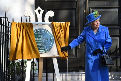 Queen unveils plaque with secret coded message