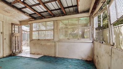 Derelict house real estate sales 