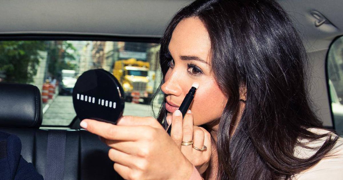 Watch Meghan Markle do her makeup in the back of an Uber 9Style(00)