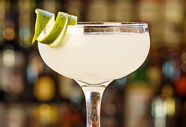 What is the main alcoholic ingredient in a daiquiri?