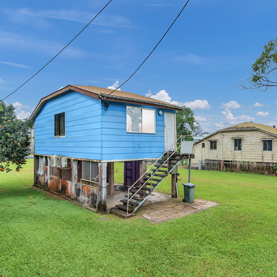 Australia's tiny blue home 'on stilts' sells for $95,000