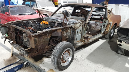 When a Ford specialist in the UK bought a 1968 Mustang GT last year, he didn’t expect to get the previous owner’s remains along with his new purchase.