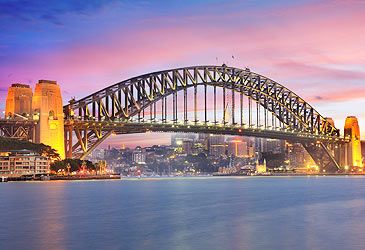 How many road traffic lanes span the Sydney Harbour Bridge?