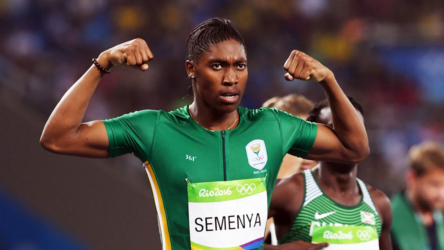 Cas спорт. Кастер семеня. Caster Semenya 2023. Кастер семеня в синем костюме. Кастер семеня мужчина или женщина.